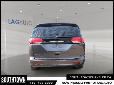 2022 Chrysler Grand Caravan SXT — photo 3