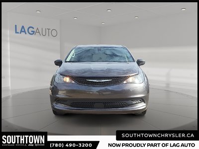 2022 Chrysler Grand Caravan SXT — photo 2