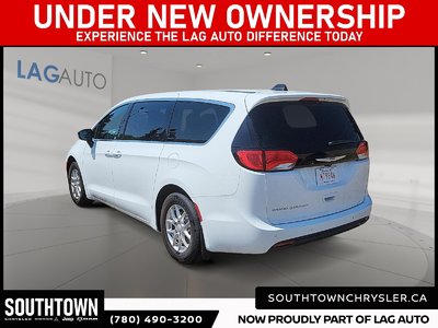 2025 Chrysler Grand Caravan SXT — photo 4