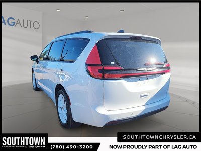 2024 Chrysler Pacifica Touring-L — photo 4