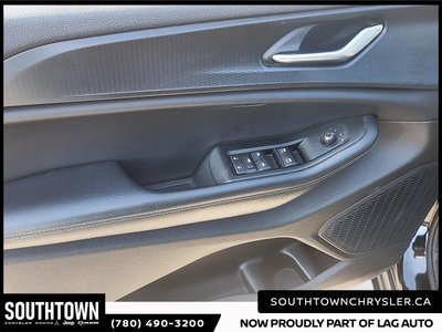 2023 Jeep Grand Cherokee Altitude — photo 8