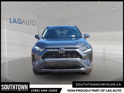 2019 Toyota RAV4 LE — photo 2