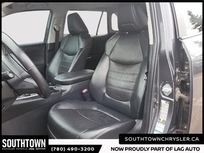 2019 Toyota RAV4 Limited — photo 8