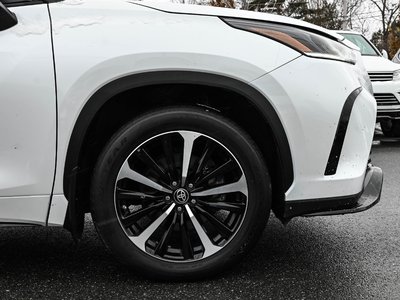 2022 Toyota Highlander in Saint-Bruno-de-Montarville, Quebec