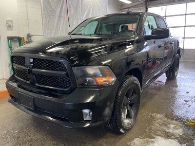 Ram 1500 Classic NIGHT EDITION CREW 4X4 V8 *SIÈGES CHAUFF* CARPLAY 2022