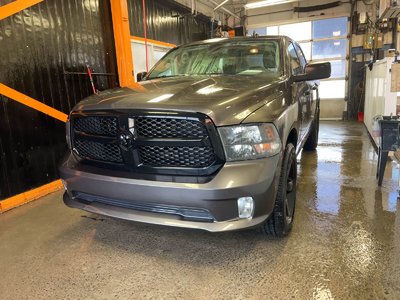 Ram 1500 Classic NIGHT EDITION CREW 4X4 *CARPLAY* BLUETOOTH A/C USB 2022