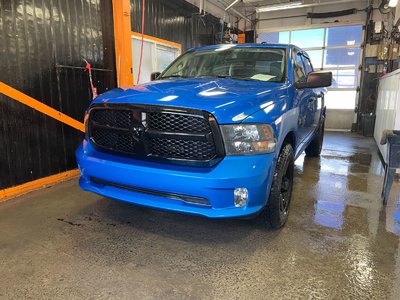 Ram 1500 Classic NIGHT EDITION CREW 4X4 V8 *SIÈGES / VOLANT CHAUFF* 2023