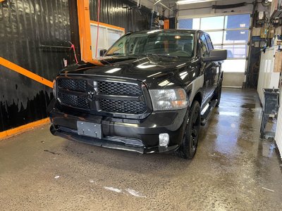 Ram 1500 Classic NIGHT EDITION 4X4 *CARPLAY* BLUETOOTH A/C USB 2023