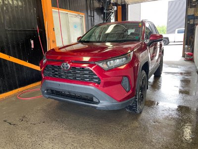 Toyota RAV4 LE AWD *CARPLAY* SIÈGES CHAUFF ALERTES RÉG ADAPT 2019