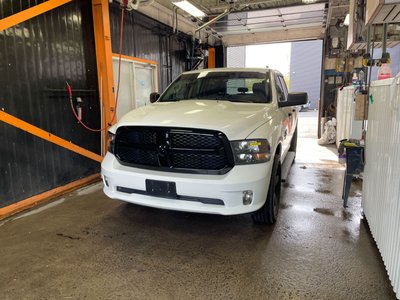Ram 1500 Classic NIGHT EDITION 4X4 *CARPLAY* BLUETOOTH USB 2021