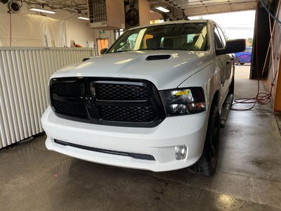 Ram 1500 Classic NIGHT CREW 4X4 V8 *SIÈGES / VOLANT CHAUFF* CARPLAY 2022