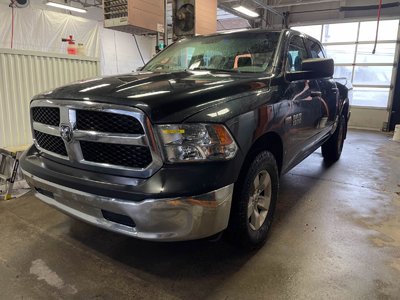 Ram 1500 SXT CREW 4X4 V8 *BEDLINER* A/C USB HITCH 2017