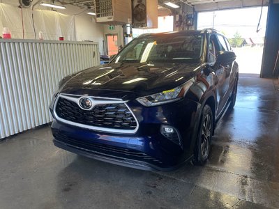 Toyota Highlander XLE AWD *TOIT* SIÈGES CHAUFF 7 PLACES HAYON ELECT 2023