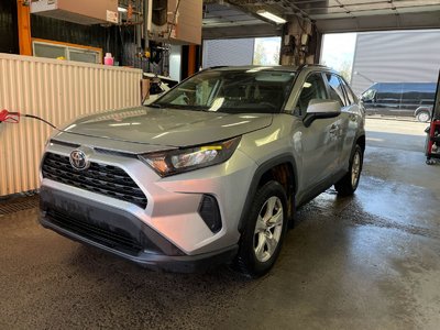 Toyota RAV4 LE AWD *CARPLAY* SIÈGES CHAUFF ALERTES RÉG ADAPT 2019