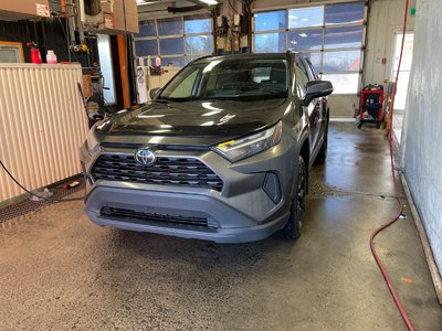 Toyota RAV4 XLE AWD *TOIT* SIÈGES CHAUFF HAYON ELECT CARPLAY 2022