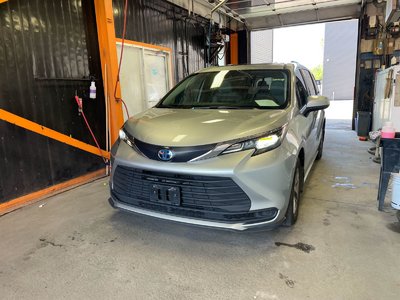 Toyota Sienna XLE HYBRID *TOIT* 8 PLACES CUIR SIÈGES CHAUFF 2025