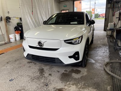 Volvo C40 Recharge Pure Electric PLUS AWD *TOIT* NAV SIÈGES CHAUFF HAYON ELECT 2023