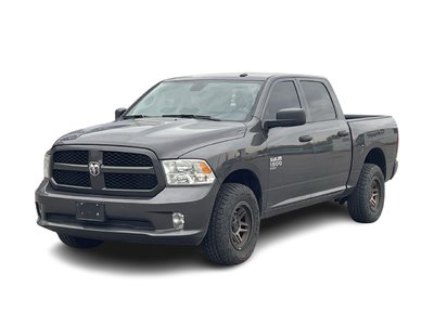 Ram RAM 1500 Classic Crew Cab 4x4 (DS)  2023 à Toronto, Ontario
