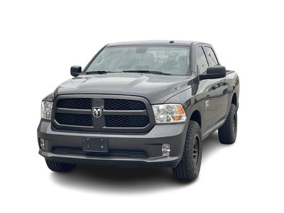 Ram RAM 1500 Classic Crew Cab 4x4 (DS)  2023 à Toronto, Ontario