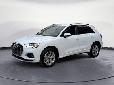 2025 Audi Q3 Komfort ! Leather, AWD! Fresh Trade!