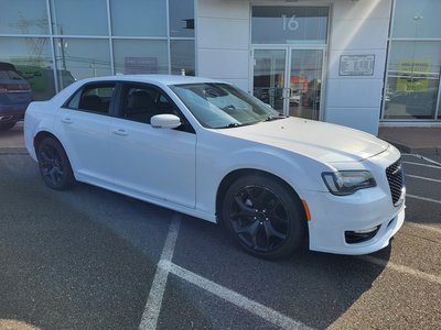 2022 Chrysler 300 TOURING L