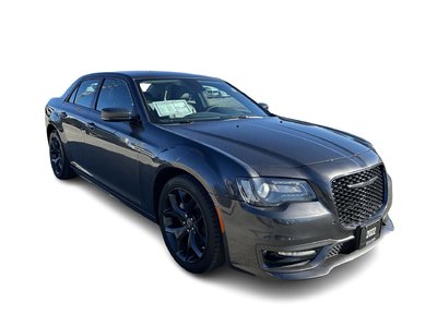 2022 Chrysler 300 in Woodbridge, Ontario