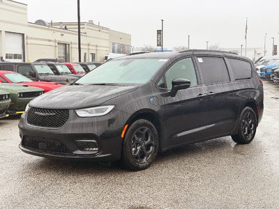 2024 Chrysler Pacifica Hybrid in Brampton, Ontario
