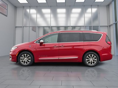 Chrysler Pacifica Hybrid  2024 à Woodbridge, Ontario