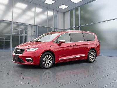 Chrysler Pacifica Hybrid  2024 à Woodbridge, Ontario
