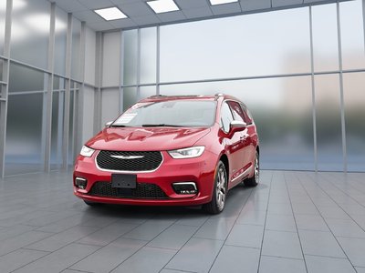 2024 Chrysler Pacifica Hybrid in Woodbridge, Ontario