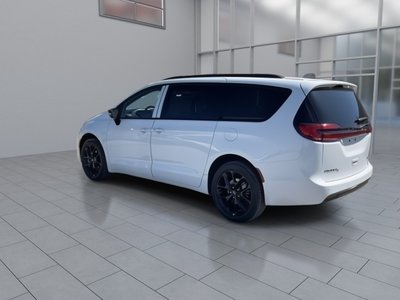 2024 Chrysler Pacifica in Woodbridge, Ontario