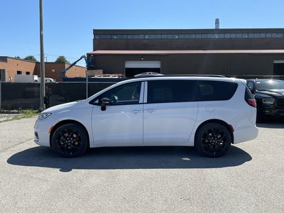 2024 Chrysler Pacifica in Woodbridge, Ontario