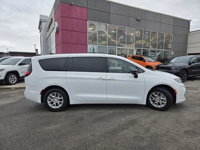 2025 Chrysler Pacifica in Woodbridge, Ontario