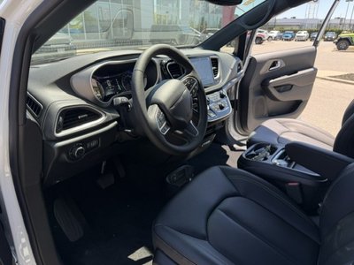 2027 CHRYSLER Pacifica SELECT — photo 7