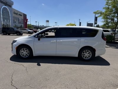 2027 Chrysler Pacifica in Woodbridge, Ontario