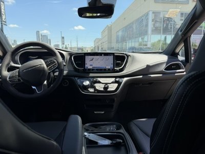 2027 CHRYSLER Pacifica SELECT — photo 8