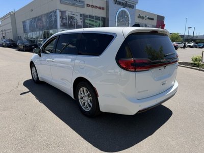 2027 Chrysler Pacifica in Woodbridge, Ontario