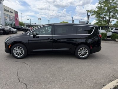 2027 Chrysler Pacifica in Woodbridge, Ontario