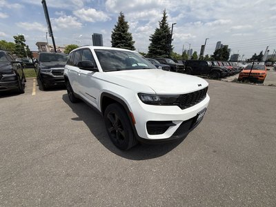 2022 Jeep GRAND CHEROKEE in Woodbridge, Ontario