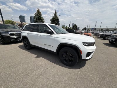 2022 Jeep GRAND CHEROKEE in Woodbridge, Ontario