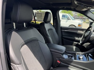 2026 JEEP Grand Cherokee ALTITUDE — photo 8