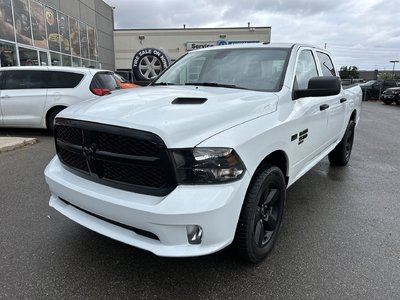 Ram RAM 1500 Classic Crew Cab 4x4 (DS)  2022 à Woodbridge, Ontario