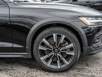 2021 Volvo V60 Cross Country in Pointe-Claire, Quebec