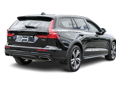 Volvo V60 Cross Country  2022 à Pointe-Claire, Québec
