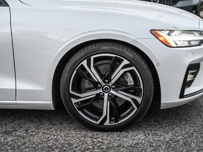 Volvo V60  2023 à Pointe-Claire, Québec