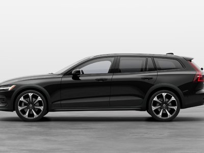 2026 Volvo V60 Cross Country in Pointe-Claire, Quebec
