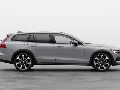 2026 Volvo V60 Cross Country in Pointe-Claire, Quebec