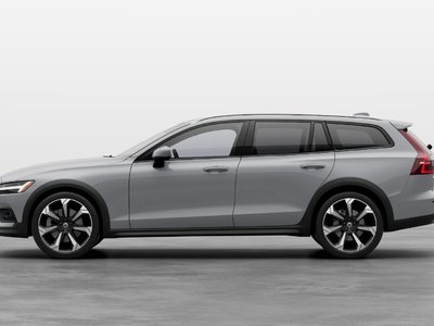 2026 Volvo V60 Cross Country in Pointe-Claire, Quebec