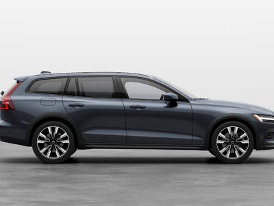 Volvo V60 Cross Country  2026 à Pointe-Claire, Québec