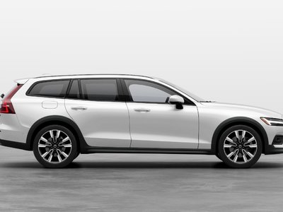 2026 Volvo V60 Cross Country in Pointe-Claire, Quebec